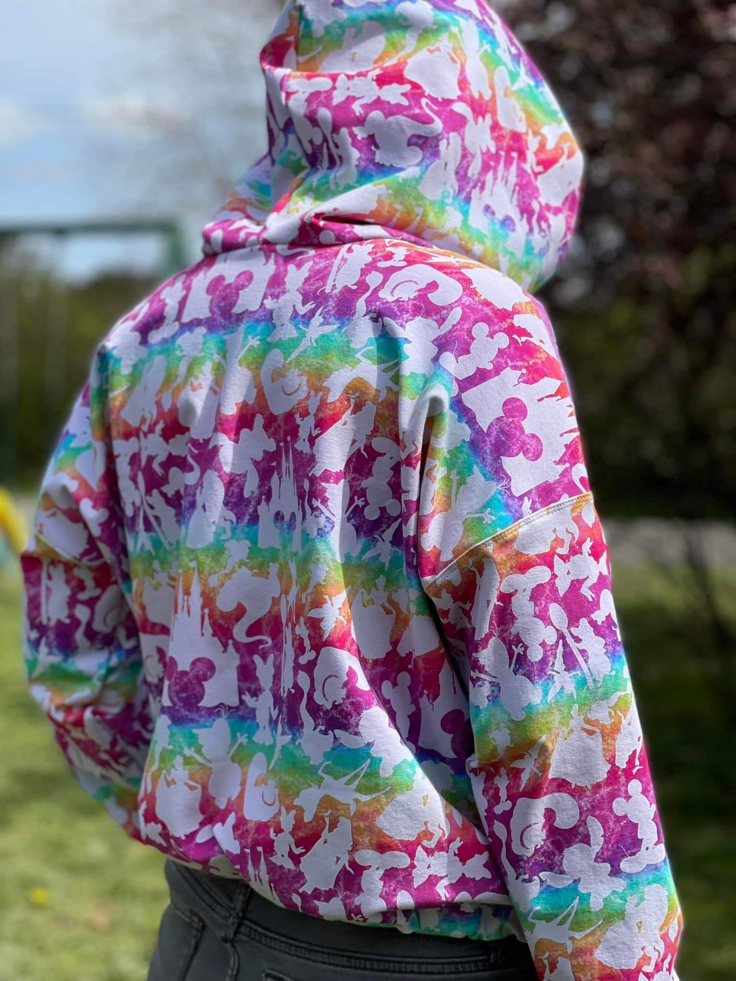 Retail -Silhouettes - White Main Print