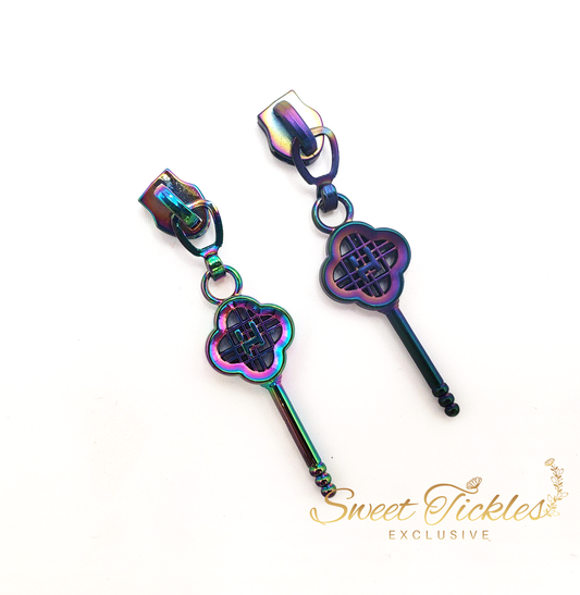 Huntrix symbol #5 Zipper Pull 2.0